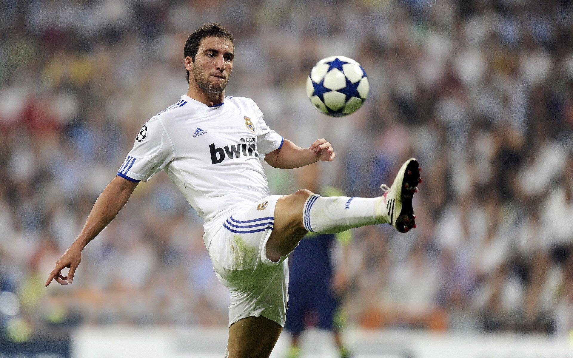 本泽马公开表态愿返法国队引热议，足协主席